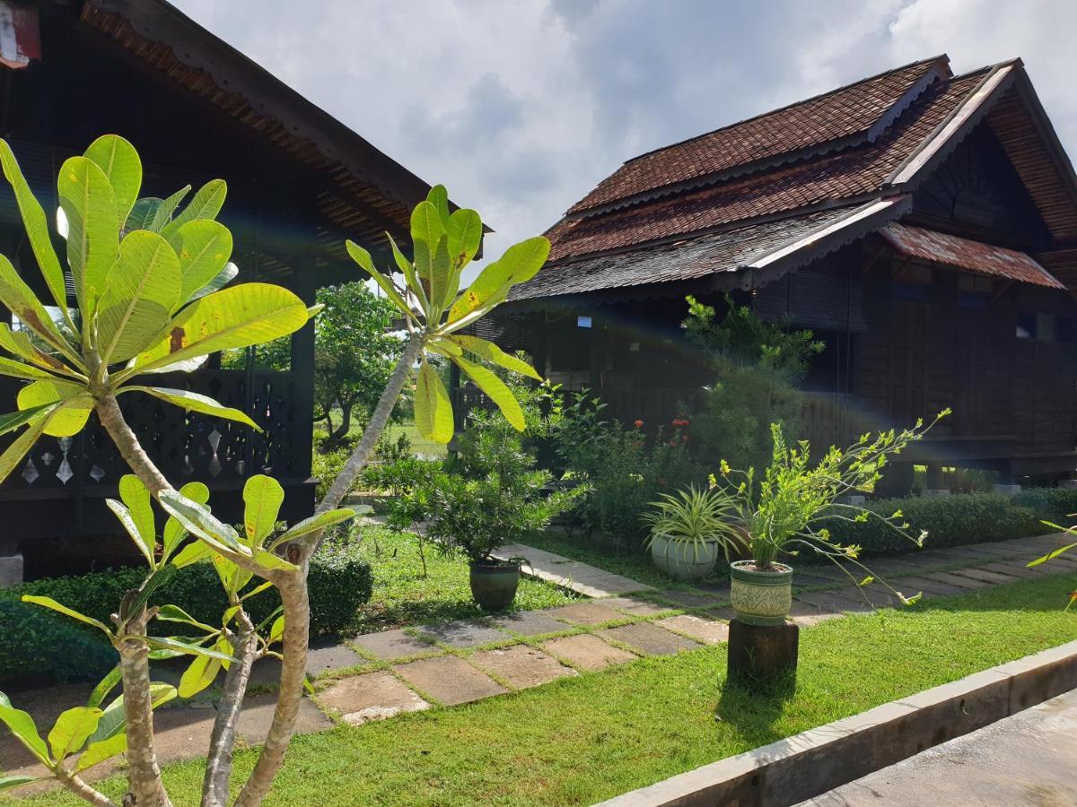 Tanabendang Banglos Pantai Cenang  Exterior photo