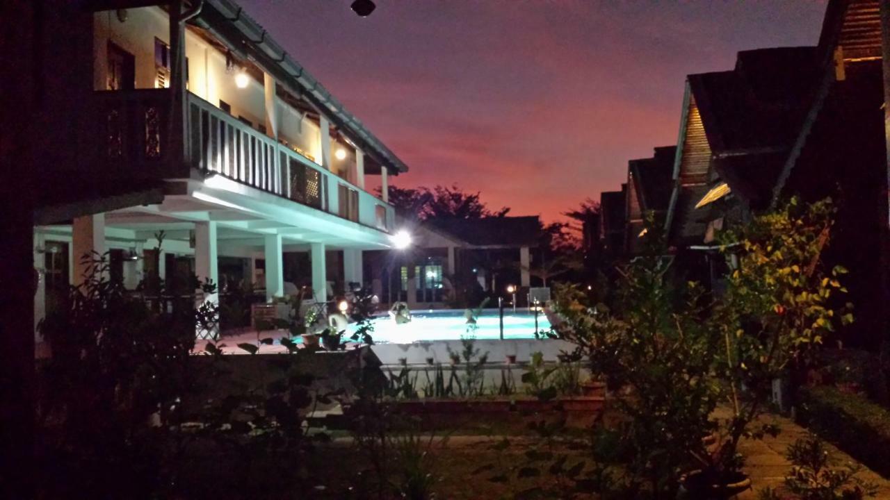 Tanabendang Banglos Pantai Cenang  Exterior photo